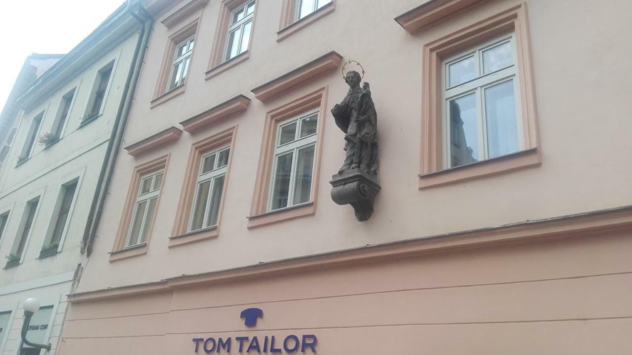 Jakubská 676 * Praha